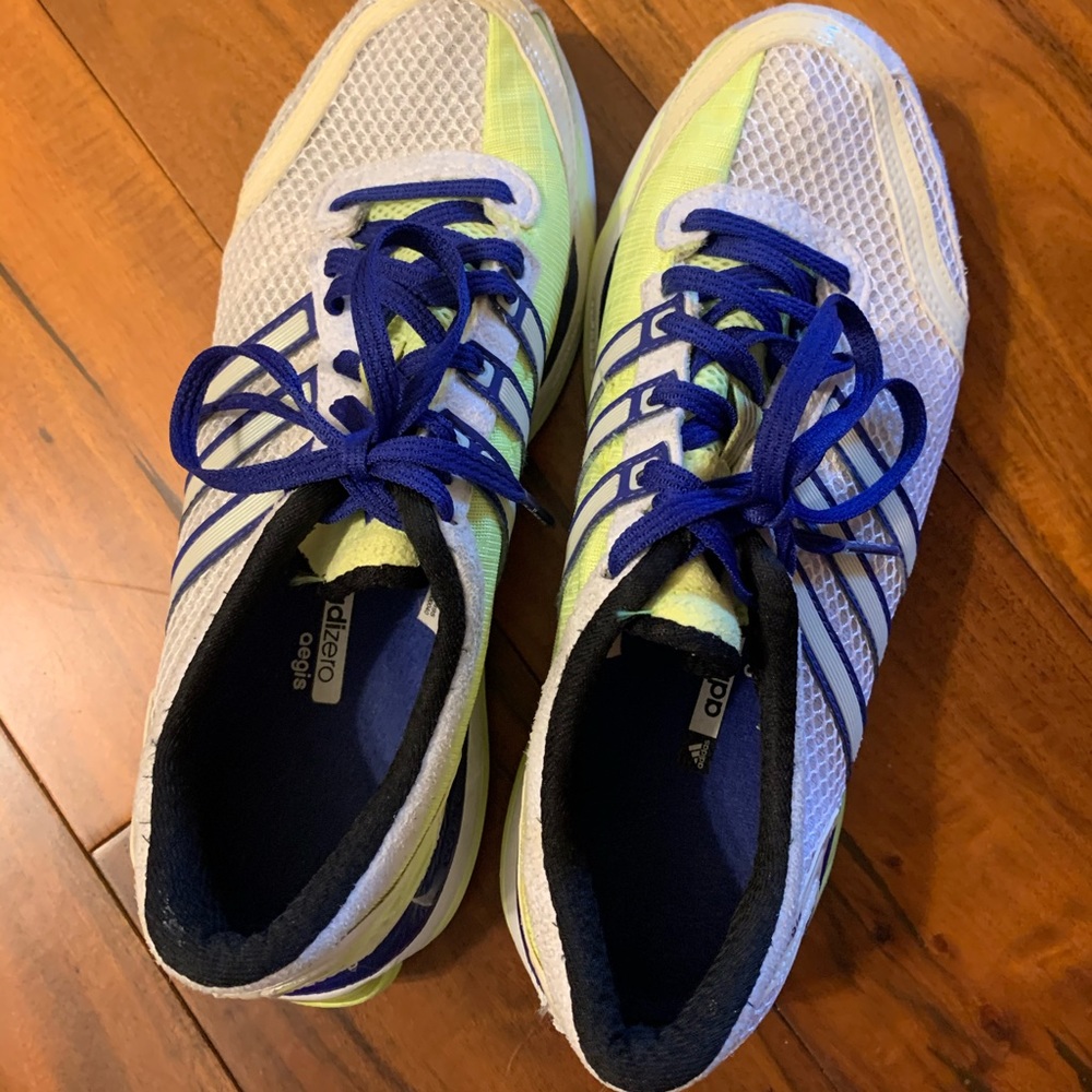 Women’s Tennis Shoe